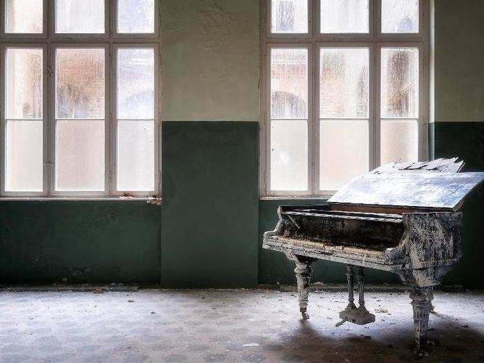 The light coming in through the windows fell beautifully on the piano covered in white paint.