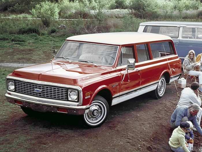 The 1972 Suburban, in dashing red and white.