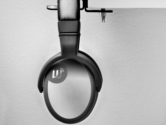 A cheap, effective headphone hanger