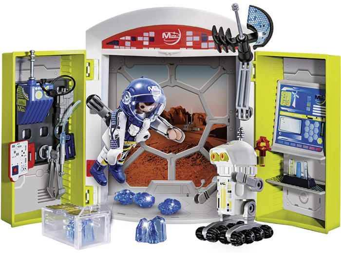 A new STEM gift for kids that teaches about astronauts and space