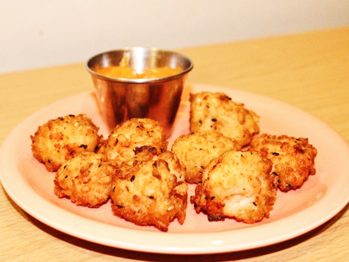 The crispy salmon bites are cooked in the oven and come with a dipping sauce similar to a spicy mayonnaise or aioli. The fried coating was perfectly crispy and the salmon was fresh and moist inside the crunchy layer of rice. The sauce was perfectly spicy and creamy.