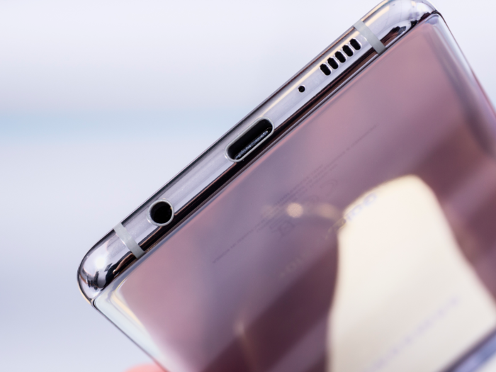 One of the last holdouts for the headphone jack, Samsung might ditch it for the Galaxy S11 series.