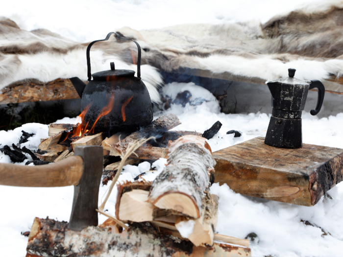 After the cocooning, guests can sit by the fire and roast marshmallows made with local lingonberries.