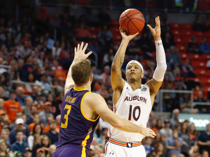 ▶︎ No. 8 Auburn Tigers — Same spot in the AP Top 25 Poll as last week