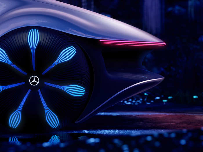 Markus Schäfer, a Daimler board member, claims the VISION AVTR "impressively" demonstrates the idea of a "zero impact car."