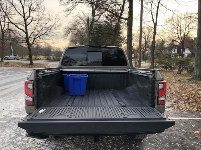 The all-important bed! As with all our tester trucks, which are usually upscale trims, the bed was lined. I put it to work on a run to my local recycling center, hauling A LOT of cardboard and some glass and plastic. That was literally nuthin