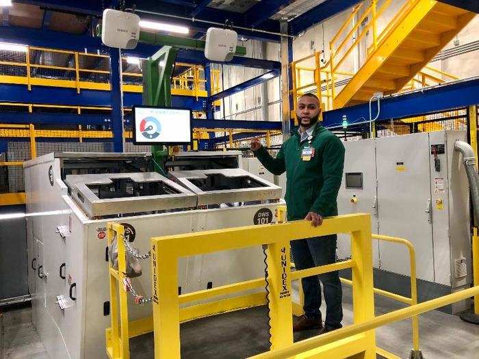 At this station, the system helps workers sort and bag items.