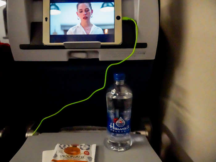 The lights were only turned on as flight attendants handed out drinks and free snacks, which were Stroopwaffles, Biscoff cookies, or tiny pretzels.