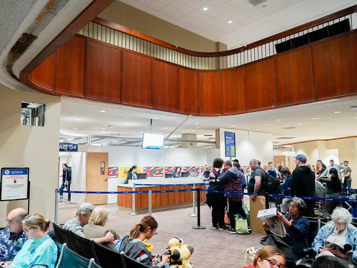 When I saw people were already lining up to board the aircraft, I knew I had succeeded in killing time in Hawaii.