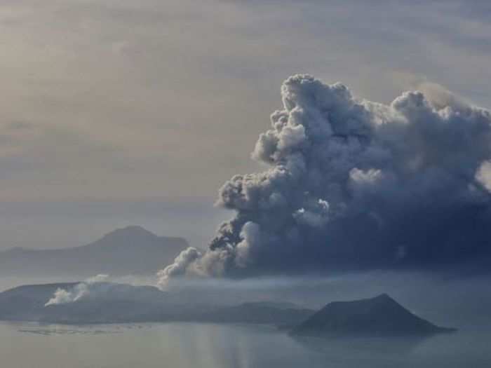 At 1p.m local time, Taal volcano, located about 70km from the capital Manila, suddenly started emitting huge ashes and smokes in the sky on sunday.