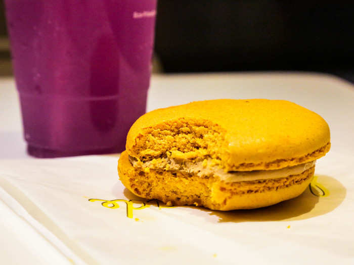 However, I did save half and eat it the next morning. Once the macaron had been fully defrosted, it tasted 10 times better.