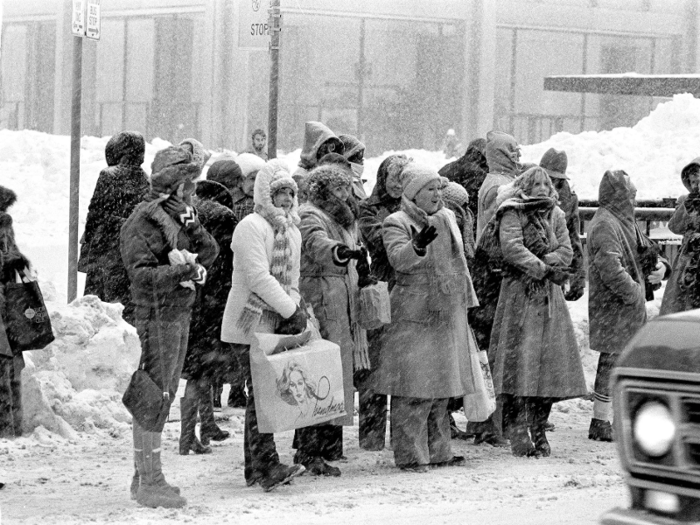 In 1979, Chicago office workers begged for rides as snow fell on the city.