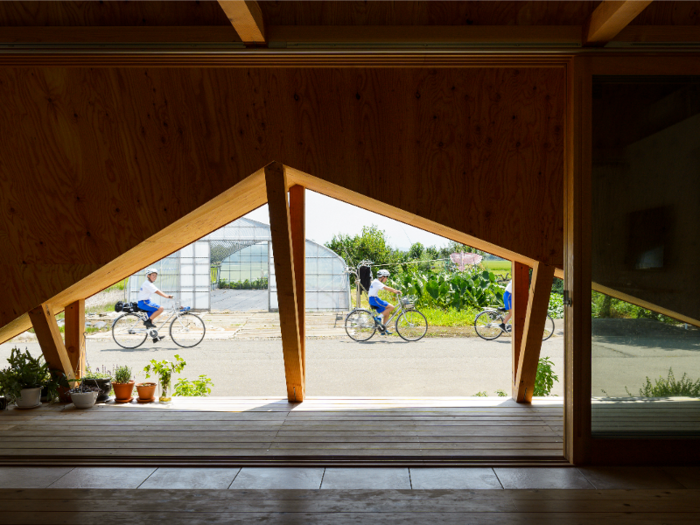 The building was not intended to be fully self-sufficient. In fact, according to Takeru Shoji Architects