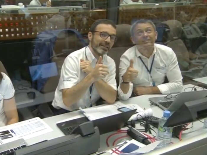 With four minutes left for the upper stage engine, ground operators signalled with a ‘thumbs up’ that all was going well.