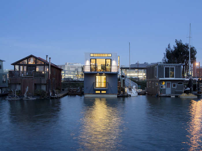 The floating homes on the canal look especially stunning at night.