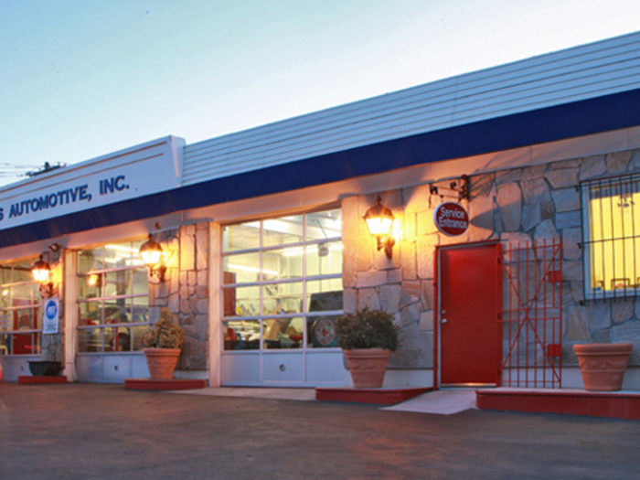 The gas station is accompanied by an automated convenience store with complimentary coffee, water, and restrooms. It plans to use solar panels for energy.