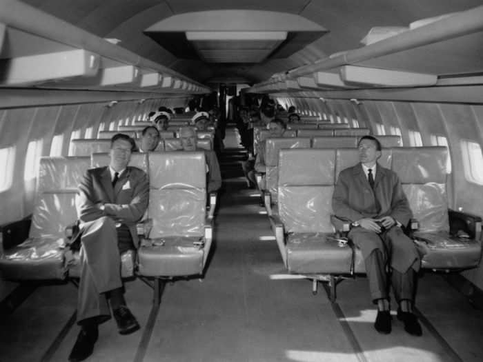 Seats were quite roomy in economy too. This is the economy class of a Boeing 707 plane in 1958.