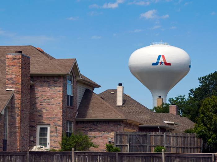 Likewise, rent prices for one-bedroom apartments dropped 13.5% in 2019 in Arlington, Texas.