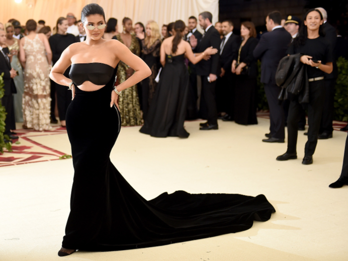 8. Jenner is so rich that an average American spending $1 is similar to Jenner spending $10,277.