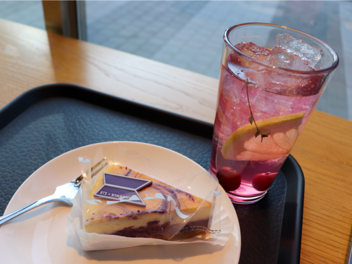 However, a visit to a different Starbucks the next day revealed some more impressive BTS-themed options, including the Purple Berry Cheesecake and Blooming Purple Vin Chaud.