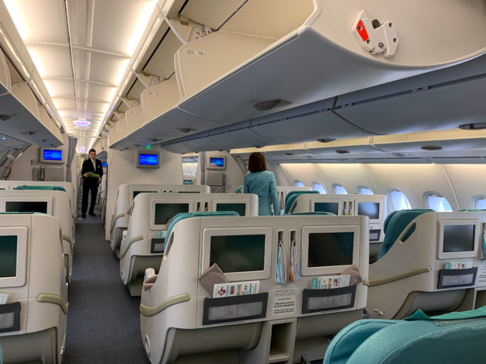 Prestige class passengers also had access to a larger movie screen. According to Korean Air, there is 74 inches between seats and each seat is 21 inches wide.