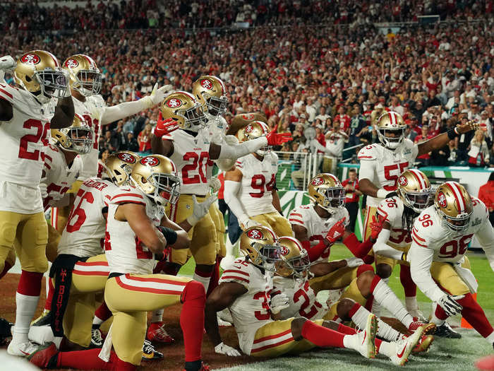 Of course, the defense ran to the end zone and took a team photo.