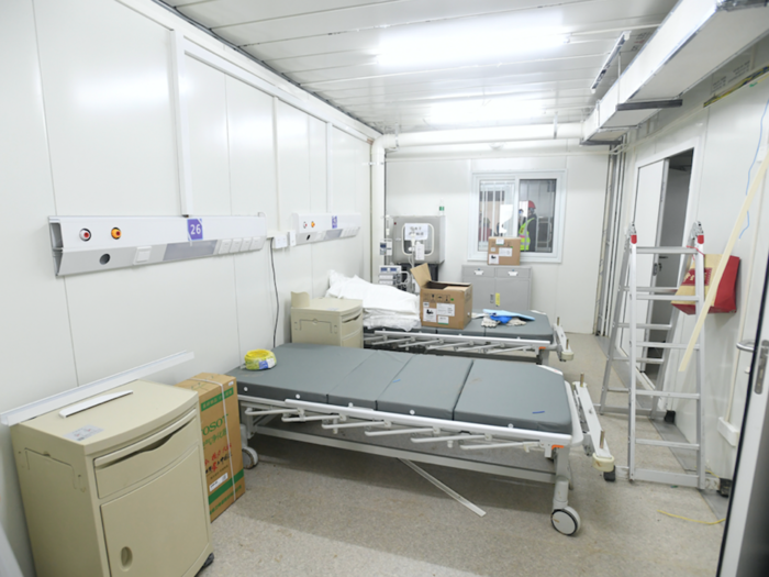 The hospital has 1,000 beds.