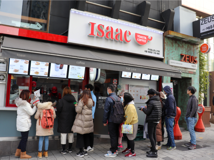 However, for me, the best of Isaac Toast was yet to come. Eager to see what other eggy goodness the chain had to offer, I visited an even more popular kiosk location the next morning for breakfast.