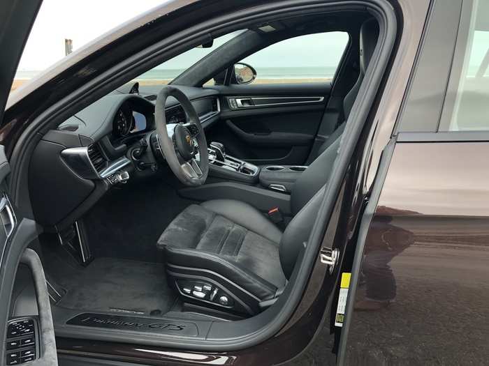 The interior of my Panamera GTS Sport Turismo was a combo of leather and Alcantara, all in black. Severe! Purposeful!