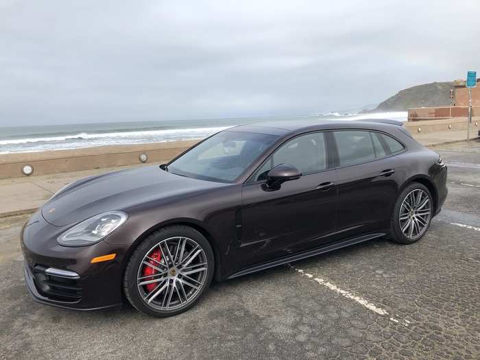 Style-wise, I think the wagon-y Sport Turismo trim improves on the unloved Panamera design. We first experienced this Stuttgart estate in the more expensive and more powerful Turbo trim.