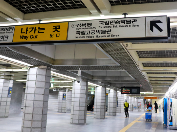 However, following the signs, it was easy to get to Gyeongbokgung Palace.