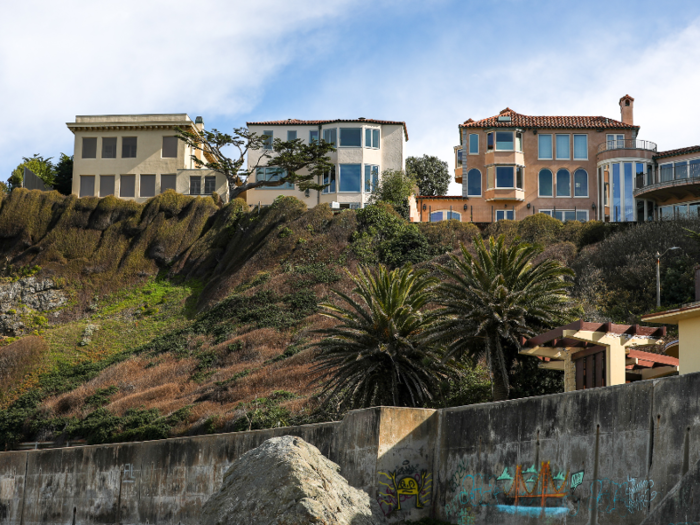 On one side of the amphitheater are four homes, the left two once belonging to Hammett, the Metallica bassist.