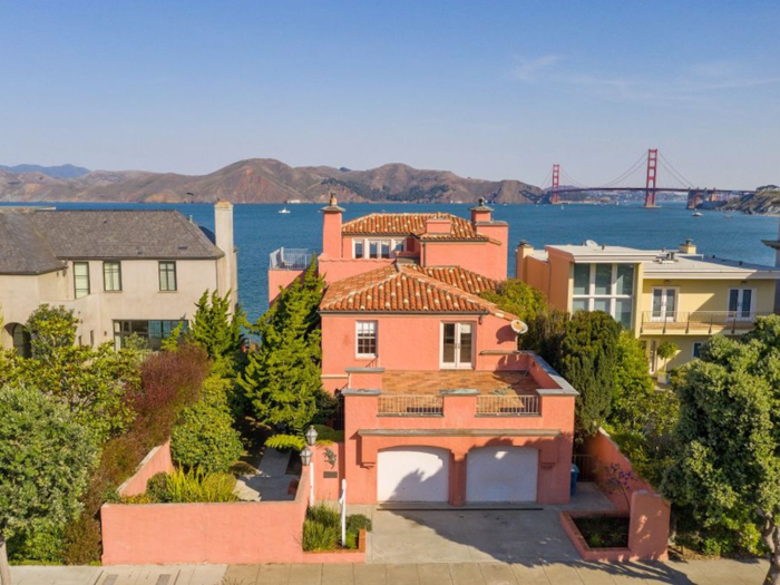 The pink home at 224 Sea Cliff Avenue, a "fixer-upper" according to a 2019 Business Insider interview with the home