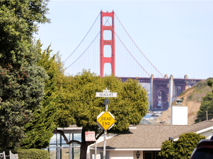 If you head back up to El Camino Del Mar and turn right, the street will eventually merge into Sea Cliff Avenue, a street running parallel to the coast at the northern end of residential Sea Cliff.