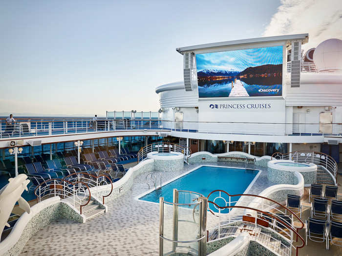 Passengers in interior staterooms on the Diamond Princess are allowed to step out on deck for some precious fresh air, but only if they wear masks.