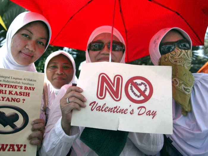 Indonesia wants to stamp out the practice of dating before getting married.