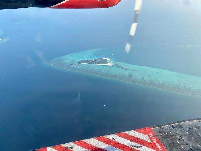 The fun of flying over a tropical archipelago: We flew over a ton of small islands, some of which had resorts. It made it hard to stop staring outside the window — other than to look in the cockpit.