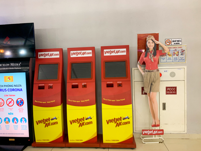 I headed back to the airport at 6:30, convinced that my first two flights were a fluke and my luck had run out. The dead Vietjet kiosks didn