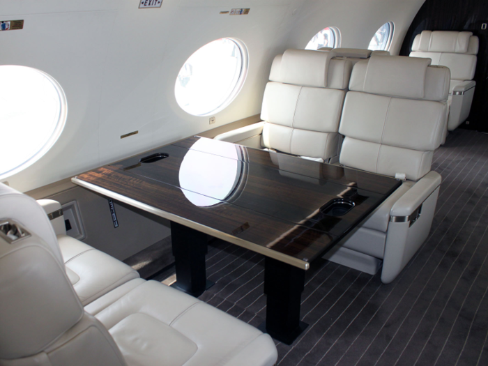 The G650ER featured a conference table with two-seats on each side, ideal for the business meetings that Neumann was holding on the plane.