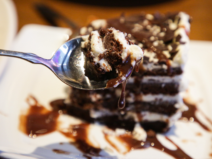 Finally, we got to the chocolate brownie lasagna ($10.49). Dessert time! The highlight of the meal ... or not.