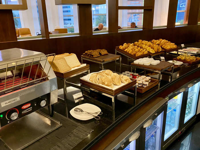 There were a few buffets with hot and cold options. Since our flight was in the morning, the lounge had breakfast foods including eggs, meats, pastries, and a few Indian and Middle Eastern options.