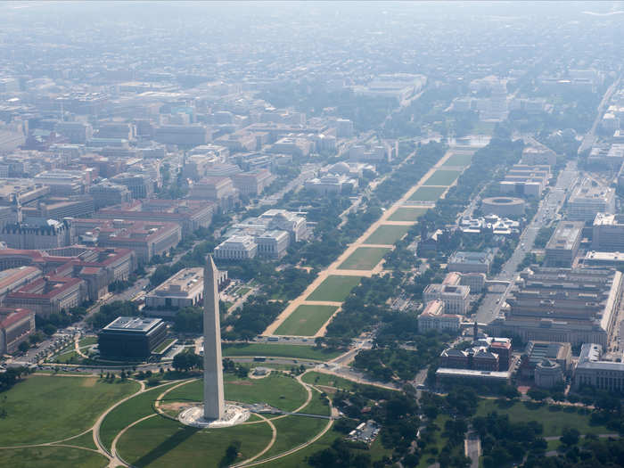 The same is true when flying to such cities as Washington, DC, Seattle, Chicago, and Los Angeles whose airports have approaches that offer some of the best views in the city.