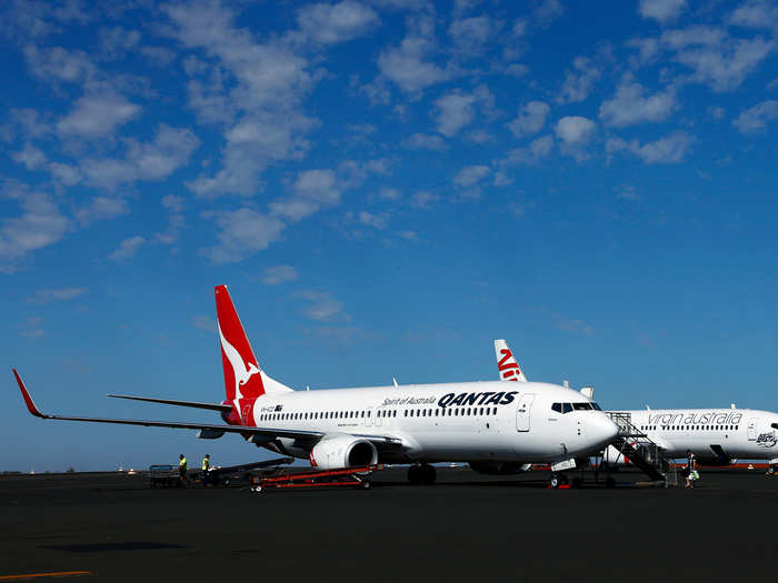 2. Qantas: Melbourne (MEL) - Sydney (SYD)