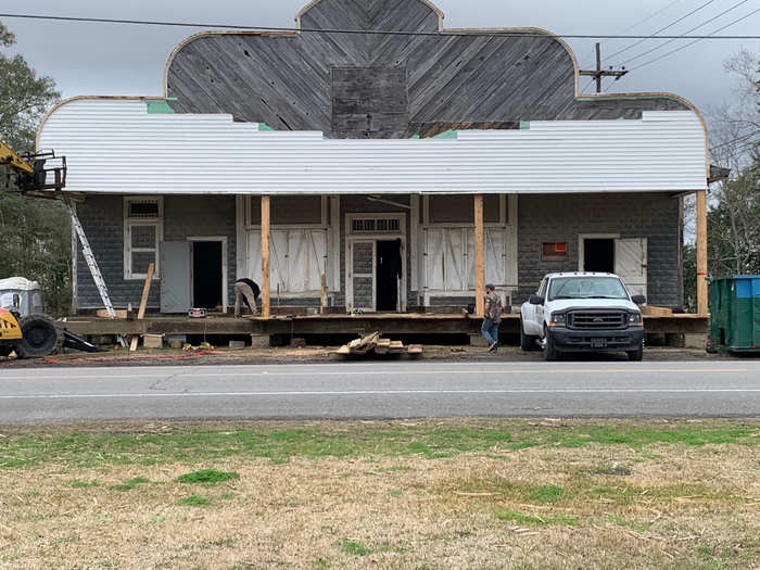 In October 2018, the couple bought the store for $55,000. One of the distinguishing features of the house, as shown in the renovation photo below, is that it has three front doors. In its day, the general store could be accessed through the middle door, while the rooms on the sides were previously used as a pay room and a barroom, respectively.