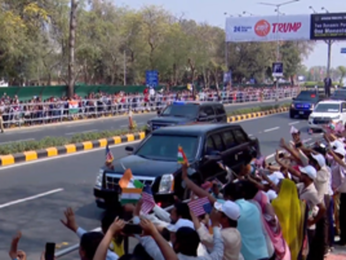 On their way to Sabarmati, hundreds of people were blowing conches, beating drums and other musical instruments.