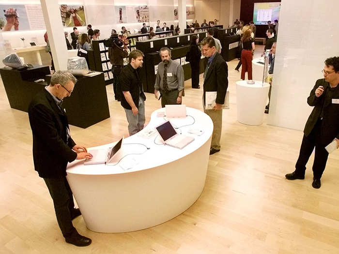 The first stores had a mix of furniture, from curved, solid white tables where products were displayed to low black book cases and cabinets that showed off Apple