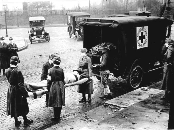 As officials attempted to deal with the overwhelming number of sick people across the country, Red Cross demonstrations were held. During the pandemic, 25% of Americans would contract the flu and 675,000 would die.