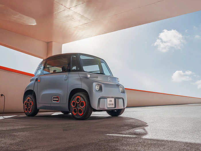 In France, however, since the Ami is classified as a "light quadricycle" rather than a car, it