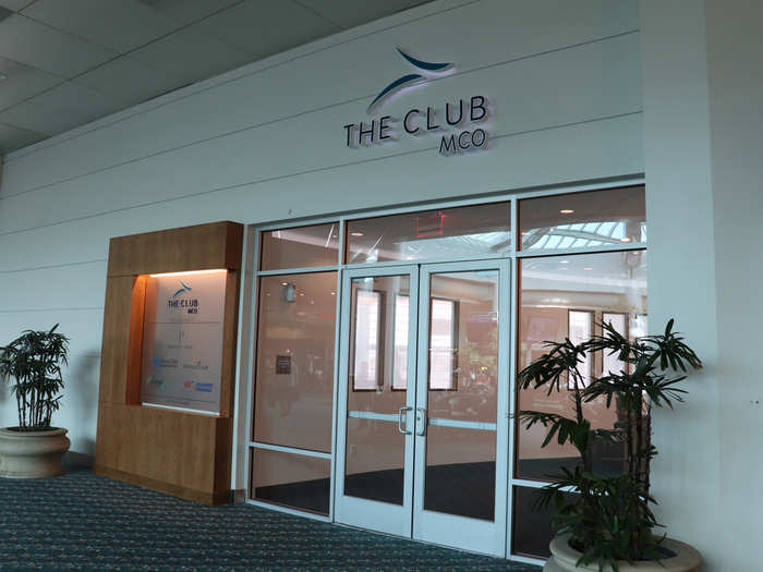 In the center of the airside terminal awaited The Club MCO, located on the ground level next to the concourse