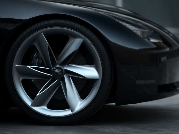 And turbine-shaped wheels draw in air, making the Prophecy more aerodynamic.